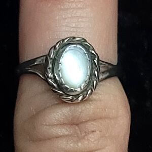 925 Sterling Silver Mother Of Pearl Ring Size 4